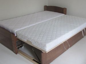 Vendégszerető ágy - vendégágy egy szintre emelhető matracokkal 90x200